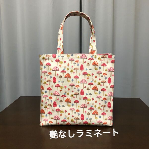 ハンドメイド 艶なしラミネート紙袋風トートバッグ(キャスキッドソン)