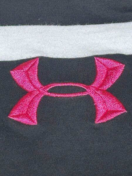 Under Armour ピンクのブランドデカロゴ刺繍 柔らかい 半袖 ボーダー ポロシャツ サイズMS(S相当)アンダーアーマー