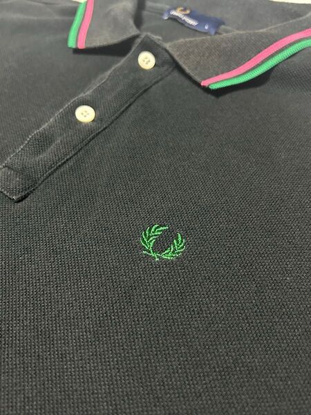 【FRED PERRY】月桂樹 刺繍ロゴ 襟とリブにライン 半袖 カノコ ポロシャツ 黒L ヒットユニオン株式会社 フレッドペリー