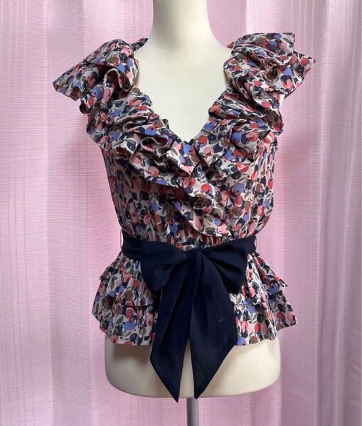 H&M ノースリーブ 花柄フリフリ Vネック カットソー