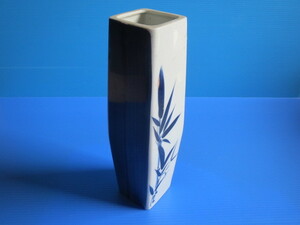 古物「磁器・竹図花瓶」産地、製作年不明、50年以上以前より自宅保管品、