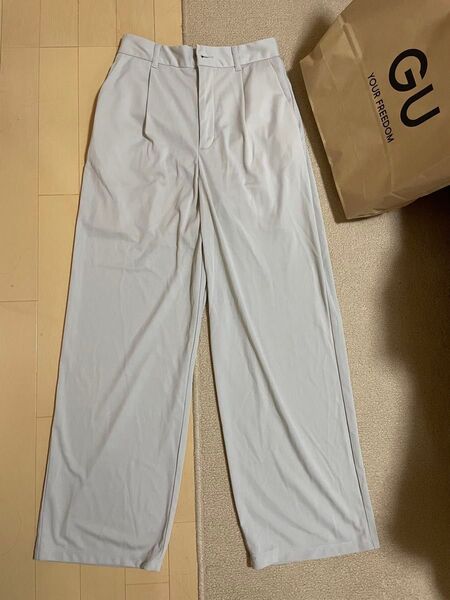 新品未使用 GU タックワイドパンツ