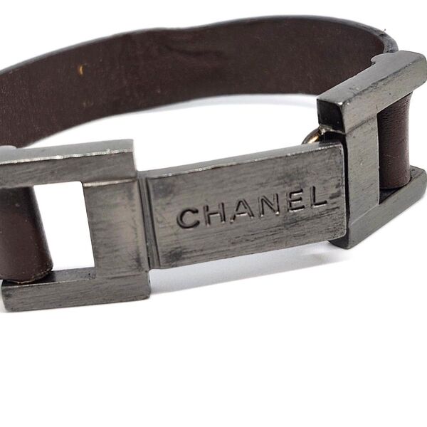 希少 レア 高級 CHANEL シャネル バングル ブレスレット チャーム レザー 金具 メタル ブラウン レディース プレート