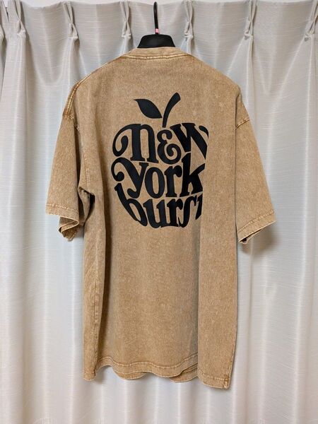 NEW YORK BURGER ロゴプリント ウォッシュ加工 半袖Tシャツ ブラウン L