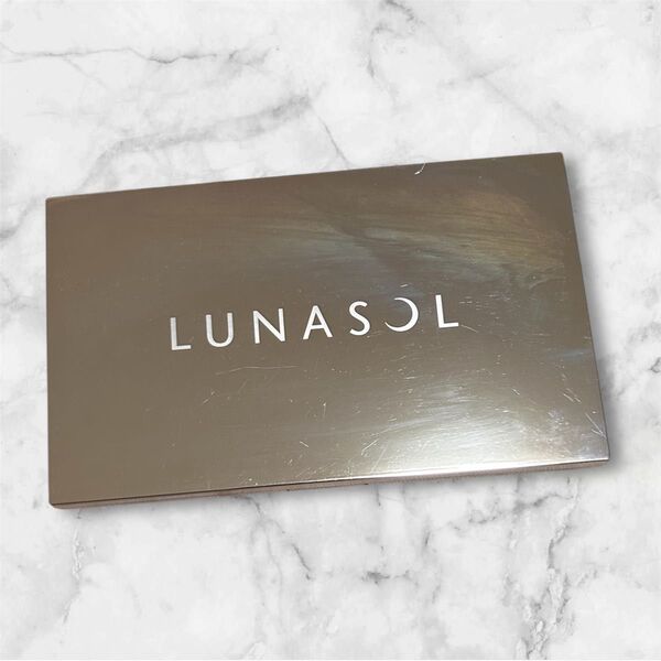 ルナソル アイカラーレーション スペシャルエディション EX03 ベージュプリズム LUNASOL