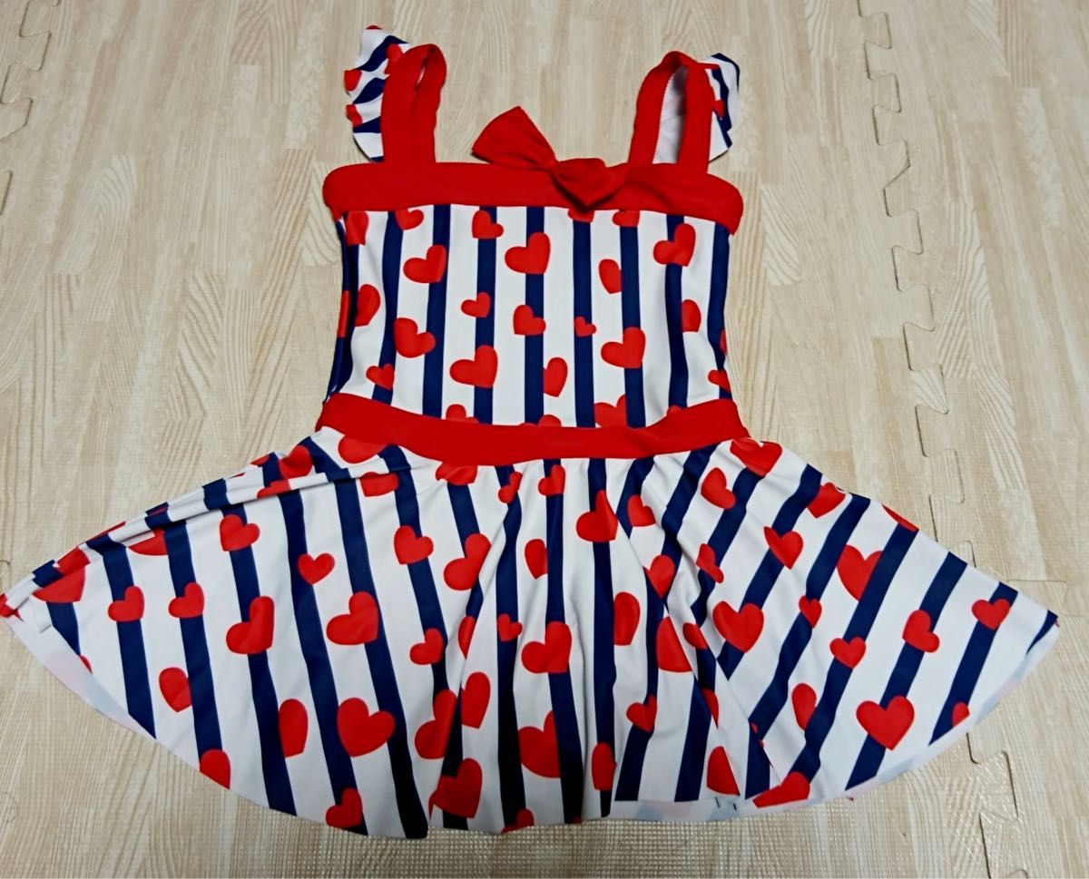 女の子　水着　ワンピースタイプ　110cm