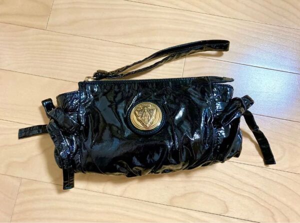 グッチ GUCCI ポーチ クラッチ バッグ パテント レザー ヒステリア クレスト リストレット エナメル ストラップ 黒