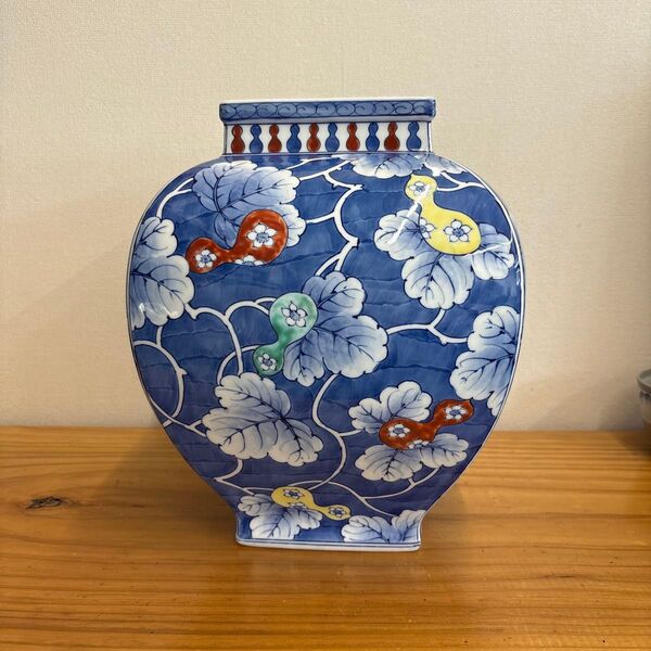 有田焼 染錦ひょうたん絵花柄 手書き 高さ約31cm 花瓶 壺 花器