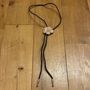 ループタイ アクセサリー お花 ピンク earth music &ecology アース