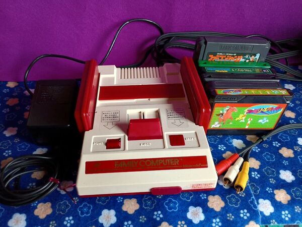 FC AV仕様ファミリーコンピューター ファミコン本体 AV出力 ソフト6本動作確認済 ファミコン