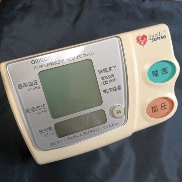 OMRON デジタル自動血圧計 HEM-757 ホワイト系