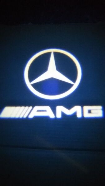 ベンツR230 /SL クラス用・「スリーポイントAMG」 ロゴ カーテシランプ LED プロジェクタードア ライト