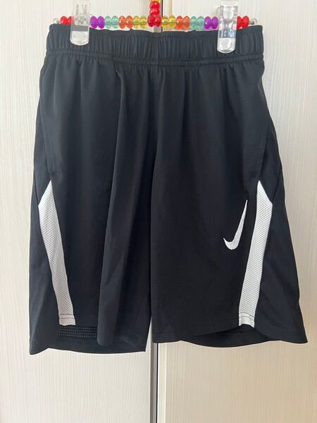 NIKE ハーフパンツ S スポーツ ショートパンツ 黒 トレーニング キッズ