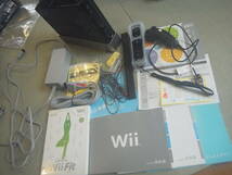 Wii ブラックとソフトWii Fit付き (画像に写っている Wii Fit Pls ではありません)作動品の中古_画像4