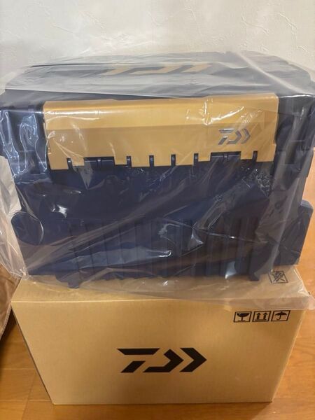 【新品未使用】ダイワ TB7000HS カスタム ネイビーSP ロッドスタンド×2本 インナーストッカー12L×1個 4点セット