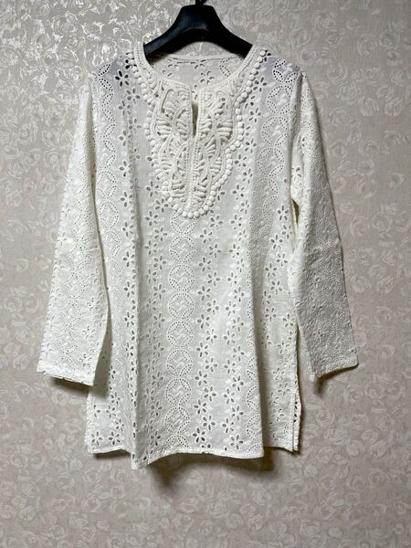 未使用 チュニック ホワイト カットワークレース トップス カットソー 刺繍 花柄