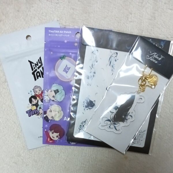 BTS ツアーグッズ&TinyTANグッズ ARMY Black Swan アクリルキーホルダー ステッカー エアーパッチ