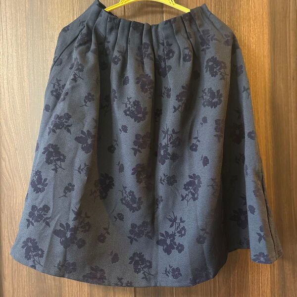 花柄フレアスカート ネイビー ひざ丈 ゴムウエスト カジュアル