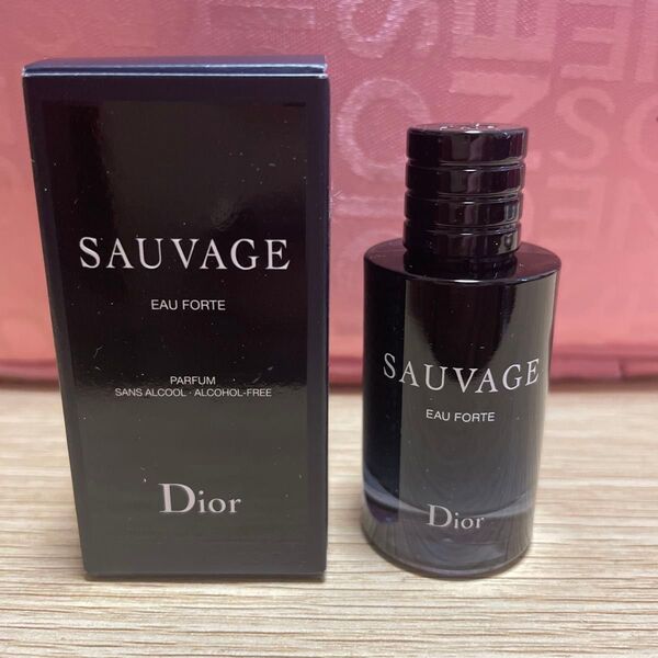 Dior ソヴァージュ オーフォルト パルファン 10ml ミニ香水