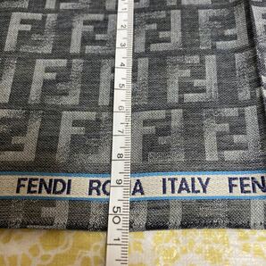 希少！/新品/FENDI/ハンカチ/正規品/フェンディ/未使用/即決/ズッカ柄/匿名発送/スカーフ/綿100%/メンズ/紳士用/50cm/ネイビー/灰色 058の画像5