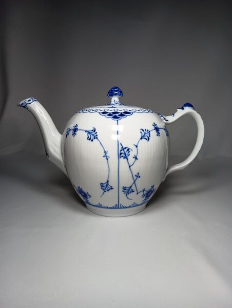 美品 ロイヤルコペンハーゲン ティー ポット ブルーフルーテッド ハーフ レース Royal Copenhagen