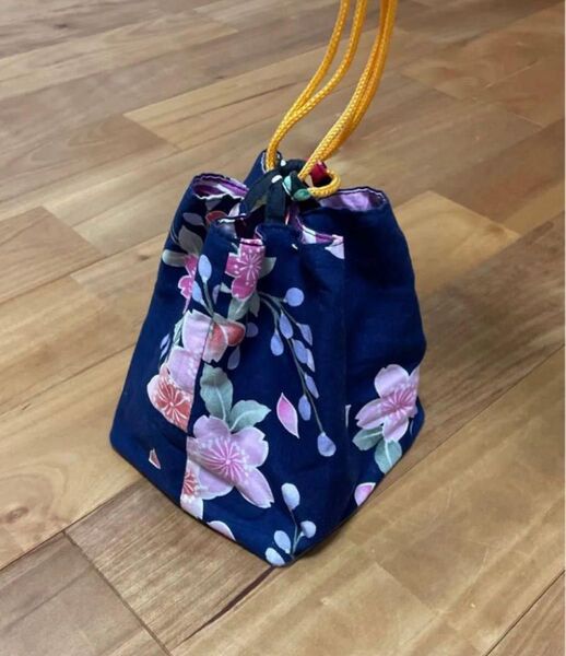 花柄 ネイビー 巾着バッグ 巾着袋 紺地に桜柄 和装小物入れ ハンドメイド
