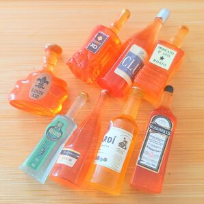 ミニチュアの酒瓶8種類セット①インテリアやドールハウス、おままごとに