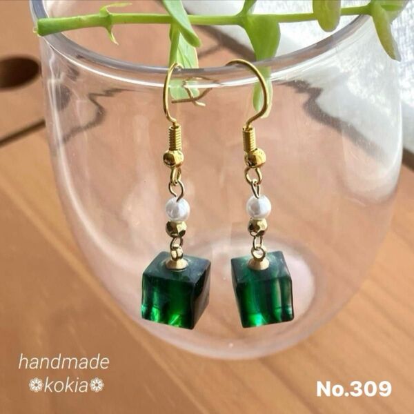 No.309 ハンドメイド ピアス イヤリング スクエア グリーン レジン