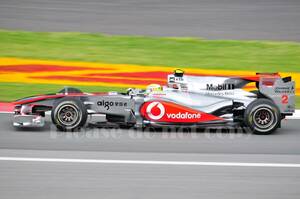 F1GP MCLaren MP4-25 2010年　ルイス・ハミルトン　大きなサイズのフォト　他、2Ｌサイズ一枚付き