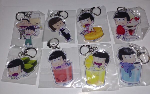 おそ松さんカフェのアクリルキーホルダー8個まとめ売り