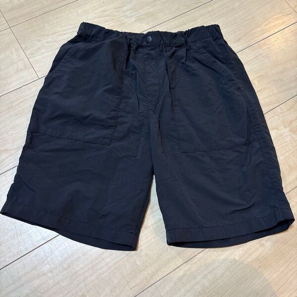 UNIQLOの160サイズの黒いハーフパンツ、快適なウエストゴム付き。薄手- ブランド: UNIQLO