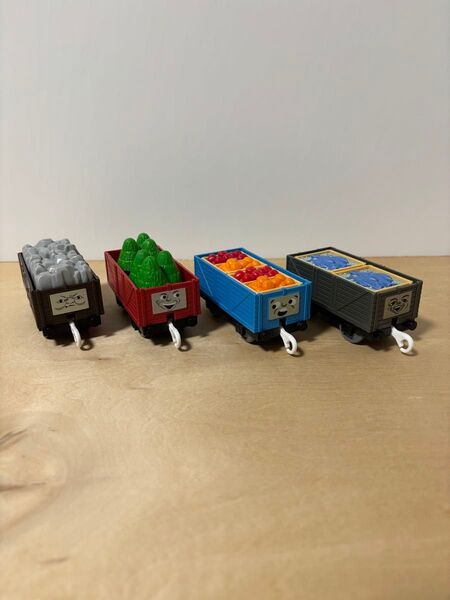 プラレール ① きかんしゃトーマス いじわる貨車 いたずら貨車 にぎやか トーマス 貨車 積荷 セット 知育
