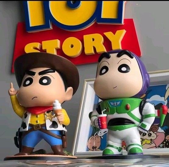 クレヨンしんちゃんフィギュア トイストーリー ウッディー バズ風 2セット