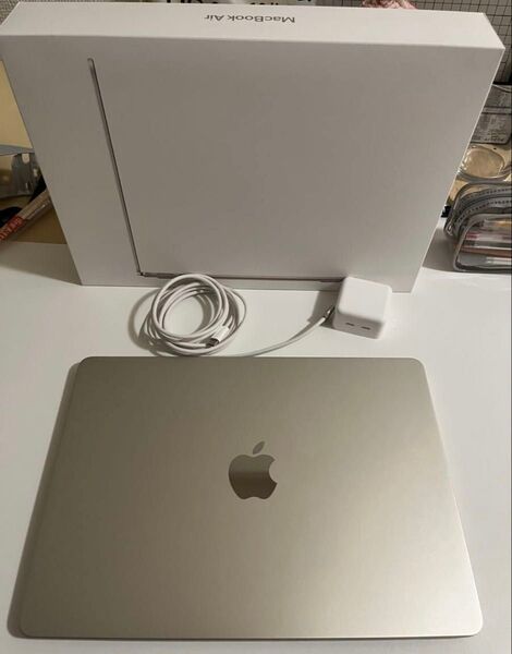 MacBook Air M4(2025年モデル)13インチ 16GB/512GB スターライト【美品】