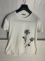 JUNKO KOSHINO ジュンココシノ　日本製　白　フラワー　花柄刺繍？　×ロゴ刺繍　フレア裾　カットソー　Tシャツ　L ホワイト_画像3