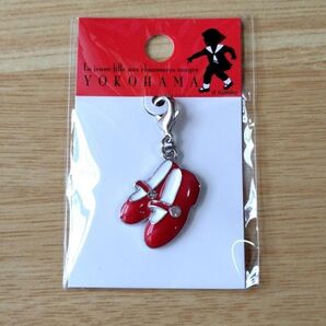 横浜 赤い靴 チャーム