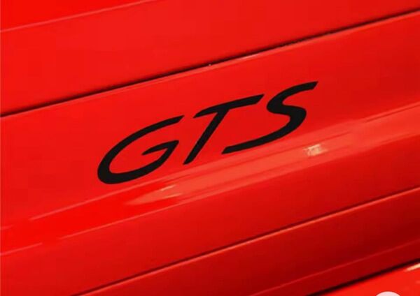 ポルシェ カイエン マカン ケイマン ボクスター パナメーラ GTS エンブレム