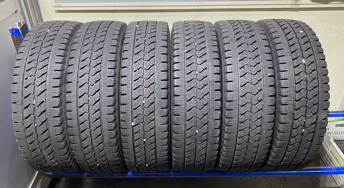 ブリヂストン BLIZZAK W979 215/70R17.5 118/116L オークション比較