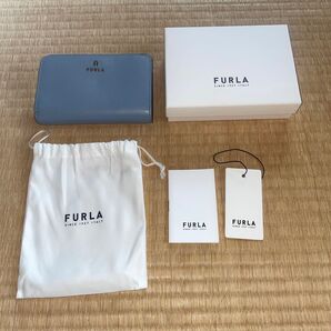 【新品未使用】FURLA 2つ折り財布 水色 定価34000円