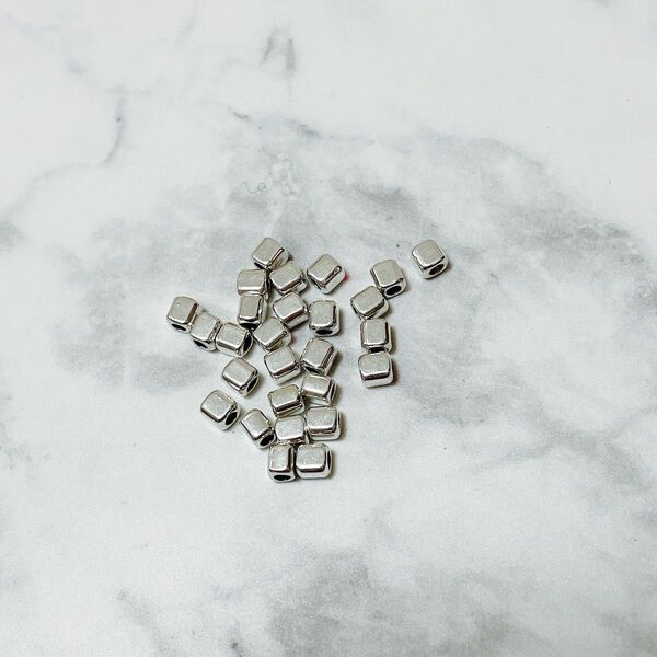 メタルビーズ シルバー スペーサー4mm×3mm 27個 ハンドメイドに