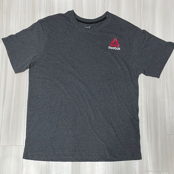 USA直輸入ReebokリーボックTシャツUSサイズL身幅約54、着丈約73ユーズド品洗濯済み。プリント部分他全体的に綺麗です。