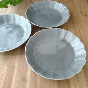 花型ディーププレート・グレー3枚 美濃焼 〈新品・未使用〉