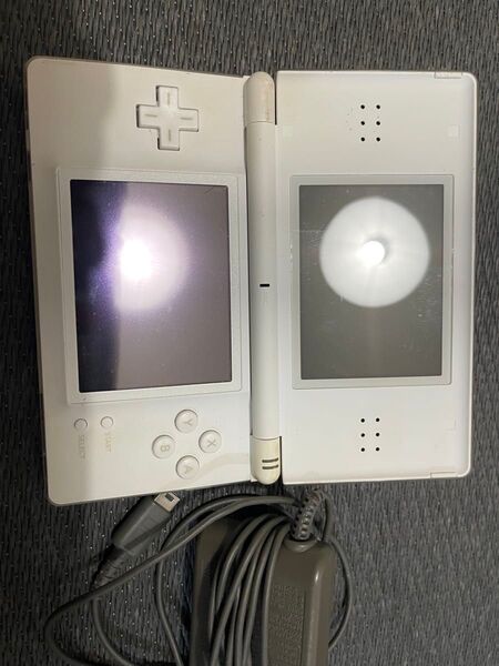 Nintendo DS Lite充電器付き