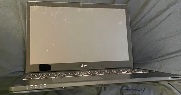 富士通 AH77/S ノートPC 中古 バッテリー無 初期化済
