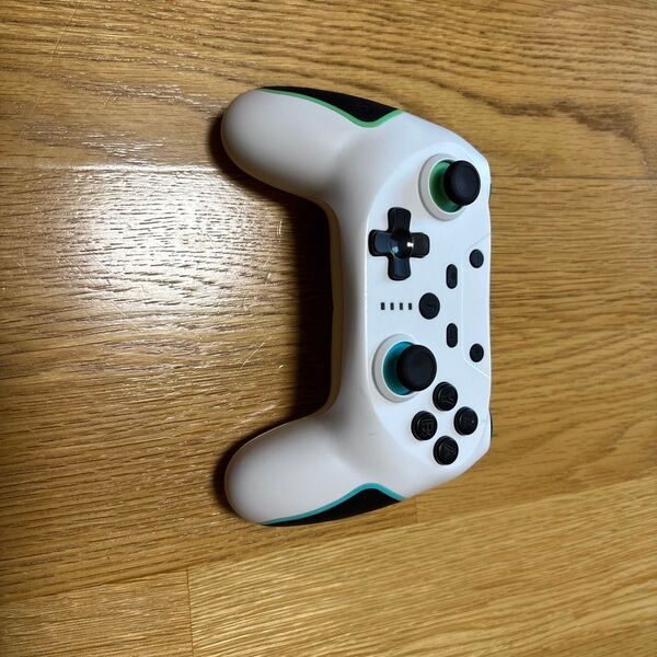 ワイヤレスゲームコントローラー 白
