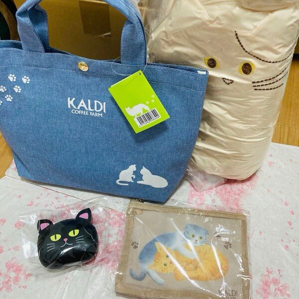 カルディネコバッグ プレミアム バッグ ポーチ クッション ぷにぷににゃんころポーチ お菓子付き 新品未使用 抜き取り無し
