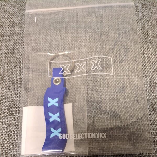 GOD SELECTION XXX ゴッドセレクショントリプルエックス キーホルダー ブルー×サックス