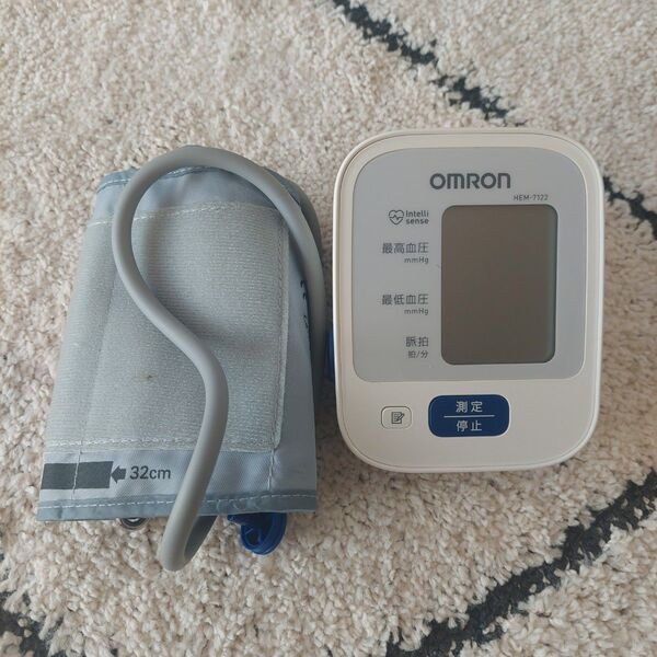 OMRON 血圧計 HEM-7122 ホワイト ジャンク品