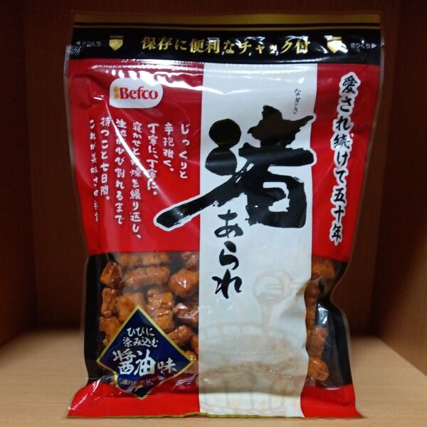 Befco 保存に便利なチャック付き 渚あられ ひびに染み込む醤油味 2種のたまり醤油仕立て おかき 米菓 おつまみ 1袋 ベフコ