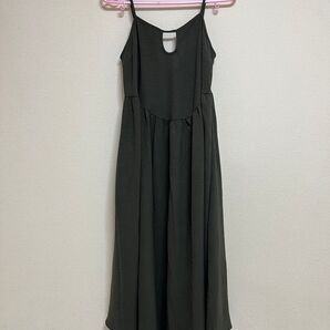 新品【cy_an+ (シアンプラス)】フロントデザイン キャミワンピース カーキー